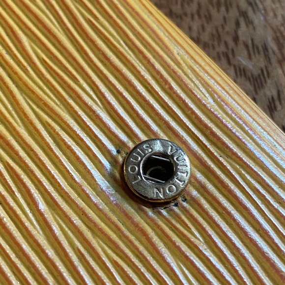 LOUIS VUITTON EPI WALLET - Picture 6 of 15